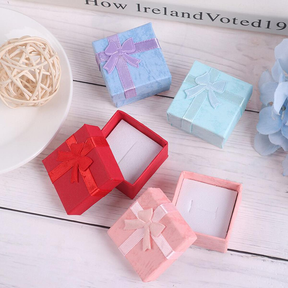 little gift boxes