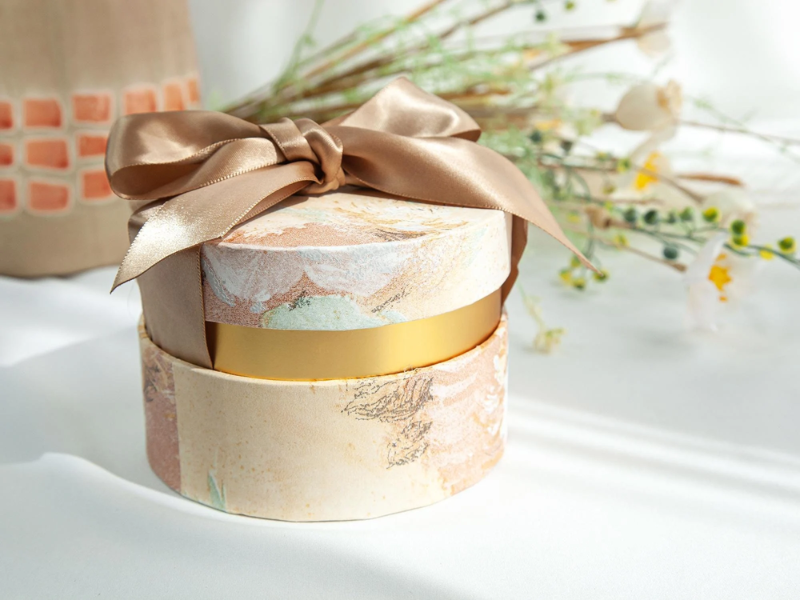 large round gift boxes with lids